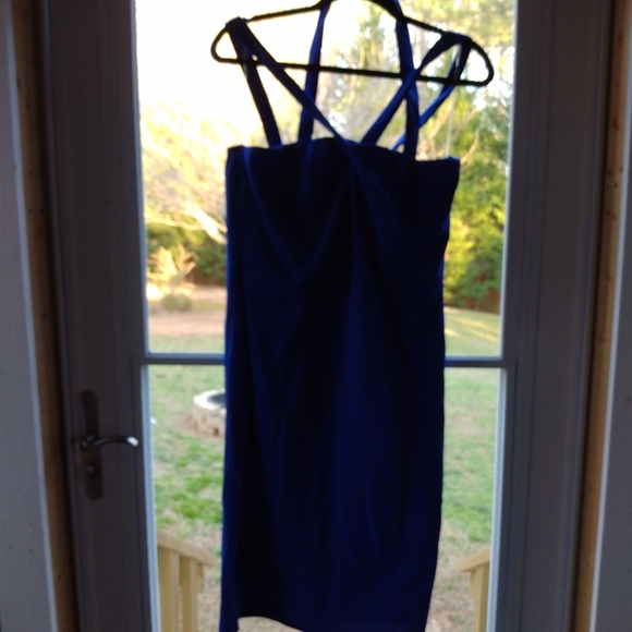 Dresses - Picture 5 of 6